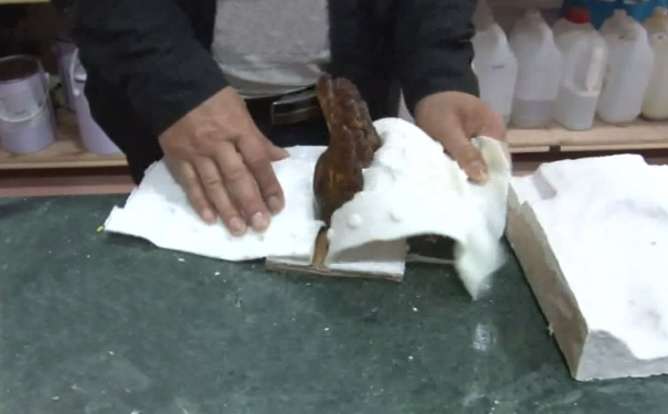 硅橡膠模具分模有什么技巧？