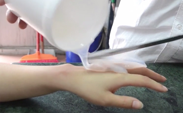 人體硅膠可以直接貼在人體皮膚上嗎？